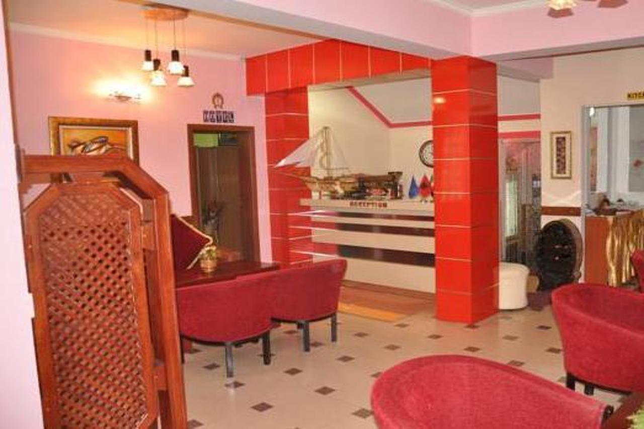 Hotel Parlamenti Tirana Esterno foto