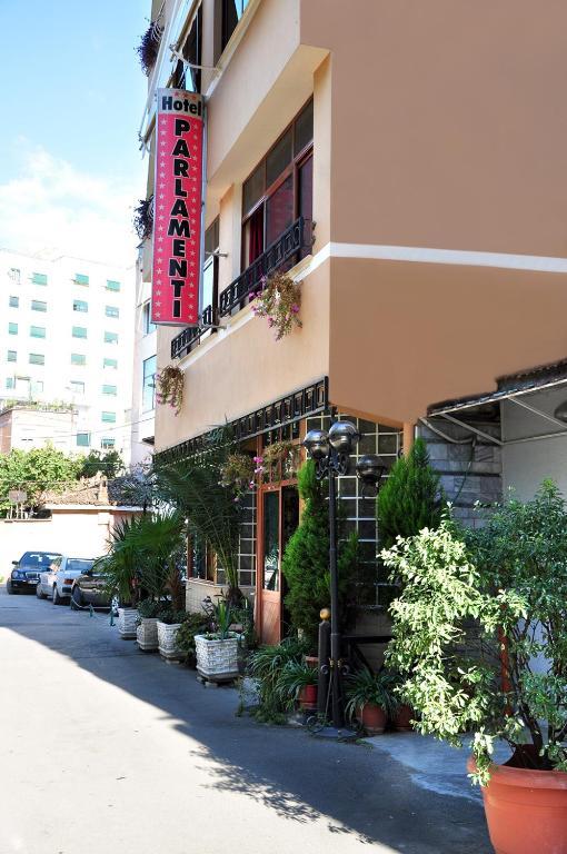 Hotel Parlamenti Tirana Esterno foto