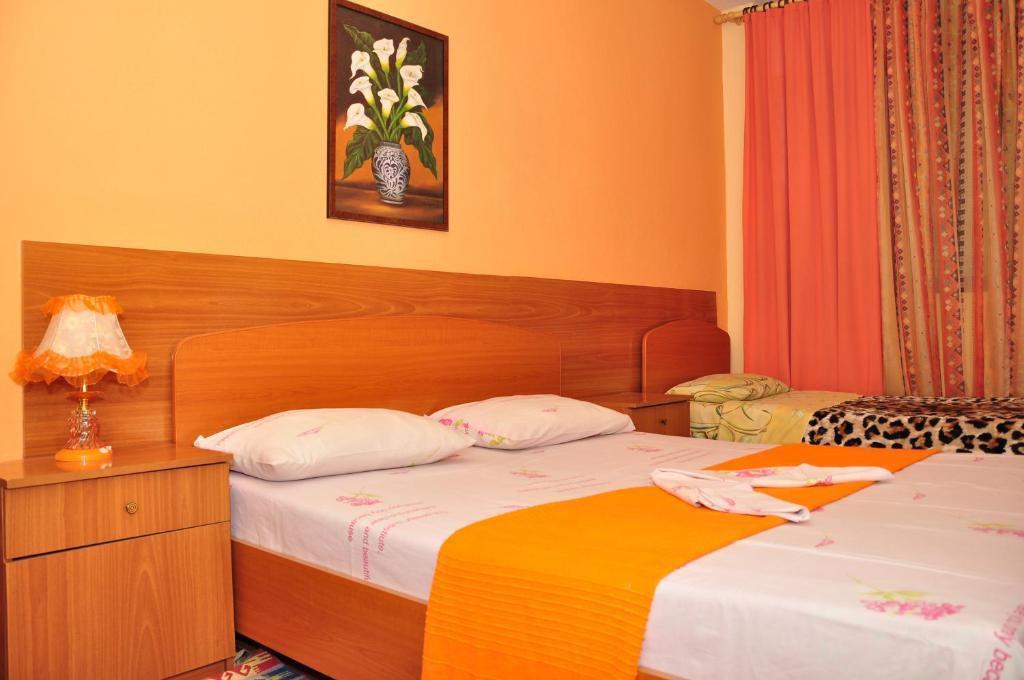 Hotel Parlamenti Tirana Esterno foto