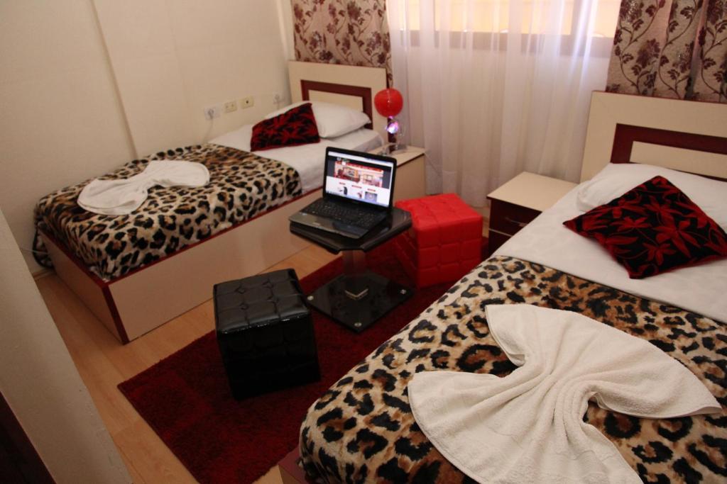 Hotel Parlamenti Tirana Camera foto