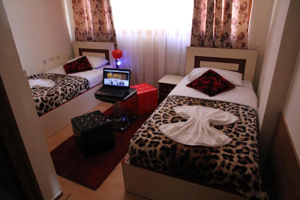 Hotel Parlamenti Tirana Camera foto