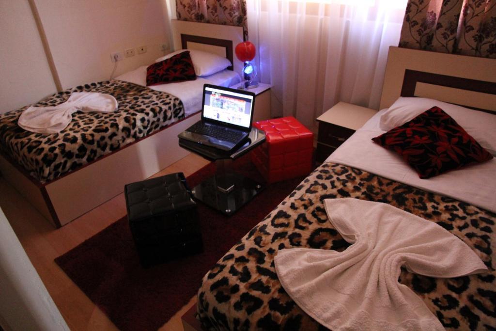 Hotel Parlamenti Tirana Camera foto